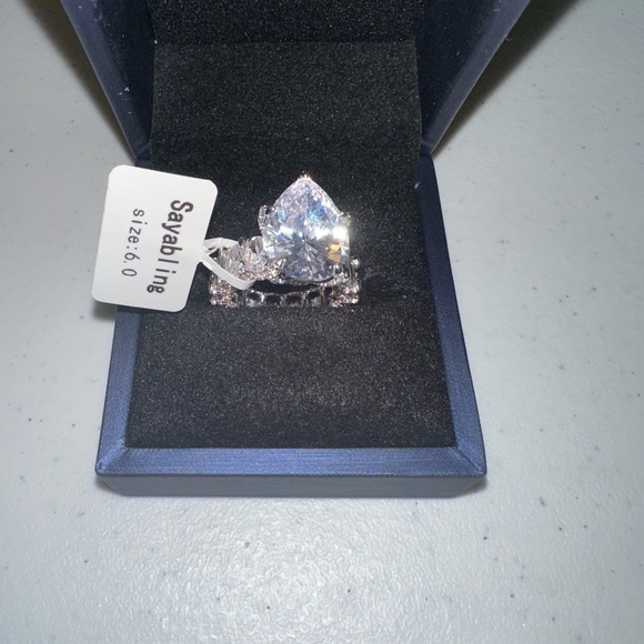 Pear Engagement Ring - Picture 1 of 2